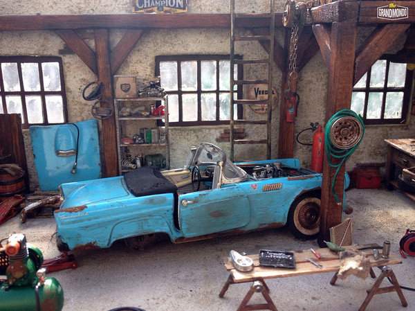 Диорама Garage Ford Thunderbird Convertible 1955 в гараже