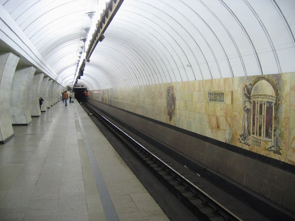 Иностранная туристка в Московском метро