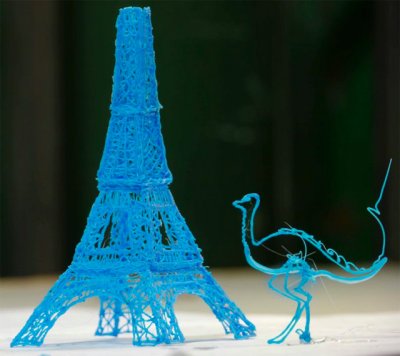 Ручкой 3Doodler, можно рисовать прямо в воздухе