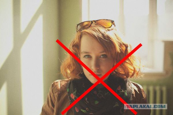 Почему некоторые девушки носят большие солнцезащитные очки даже в помещениях