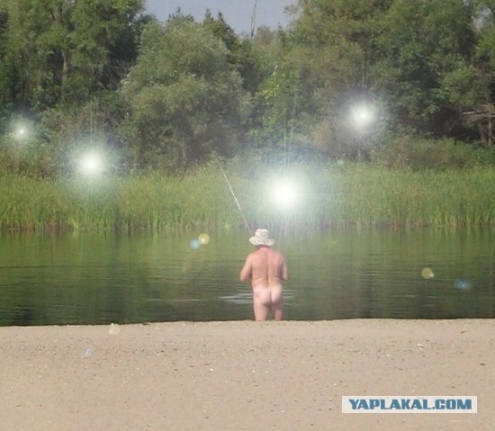 Фотожаба: Голый рыбак