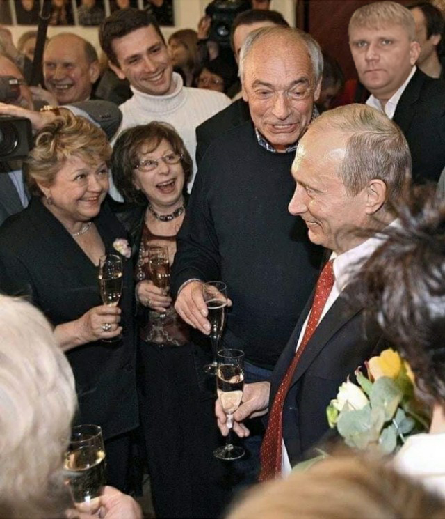 Актриса Ахеджакова играет одинаково?