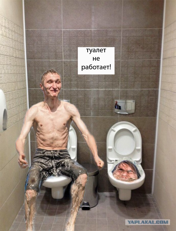 Закрылись в туалете подальше от любопытных глаз Закрылись в туалете подальше от любопытных глаз