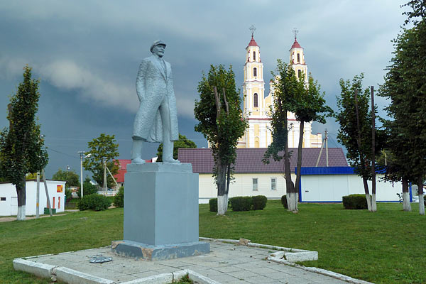 Памятники Ленину