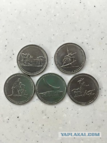 Достал новую сторублёвку