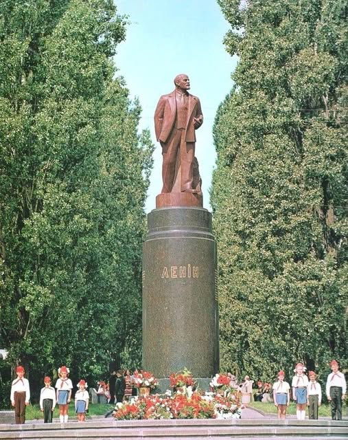 Это памятник Ленину в г. Кавриаго (Италия)