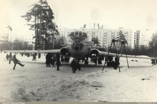 Дарите детям самолёты!