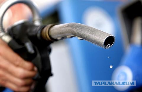 Нефтяная война России с Саудовской Аравией привела к тому, что в США бензин стал дешевле воды