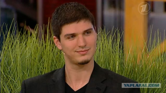 Крутые ребята против одной девушки