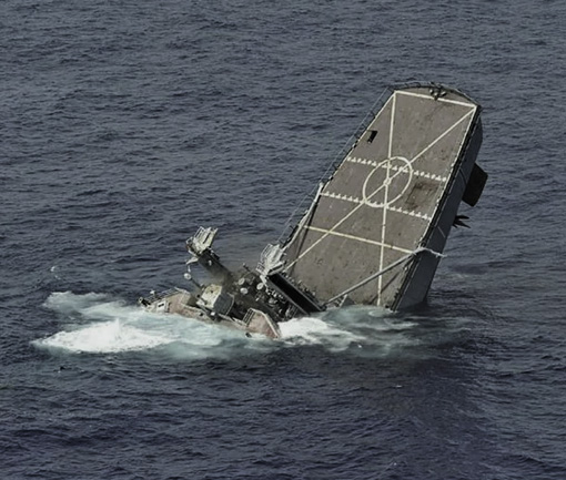 Российское минобороны: крейсер «Москва» затонул при буксировке — из-за повреждений корпуса в условиях шторма