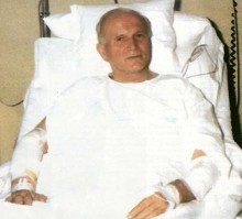 У гроба Папы Иоанна Павла II