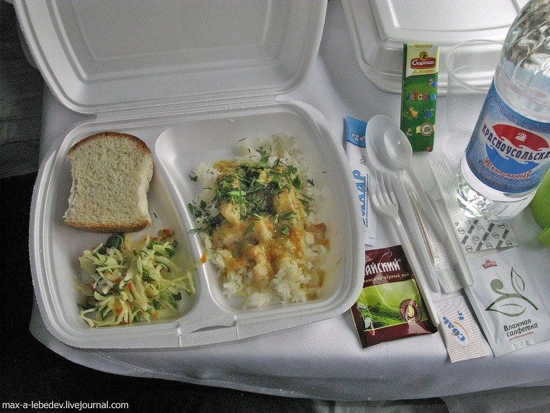 Сколько раз кормят в купе. Купе 2э питание. Питание в поезде. Еда в поезде РЖД. Рацион питания поезд.