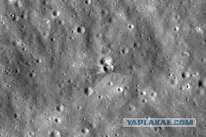 NASA показало снимки кратера на Луне от падения фрагмента ракеты SpaceX
