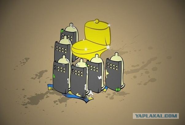 На постаменте теперь красуется золотой унитаз