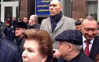В Крыму захвачены Совмин и Верховная рада, официальных заявлений еще не было