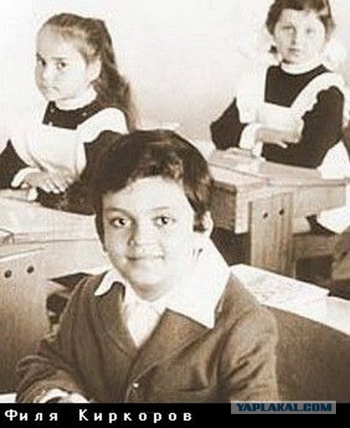 Знаменитости в детстве. Фото из домашних архивов