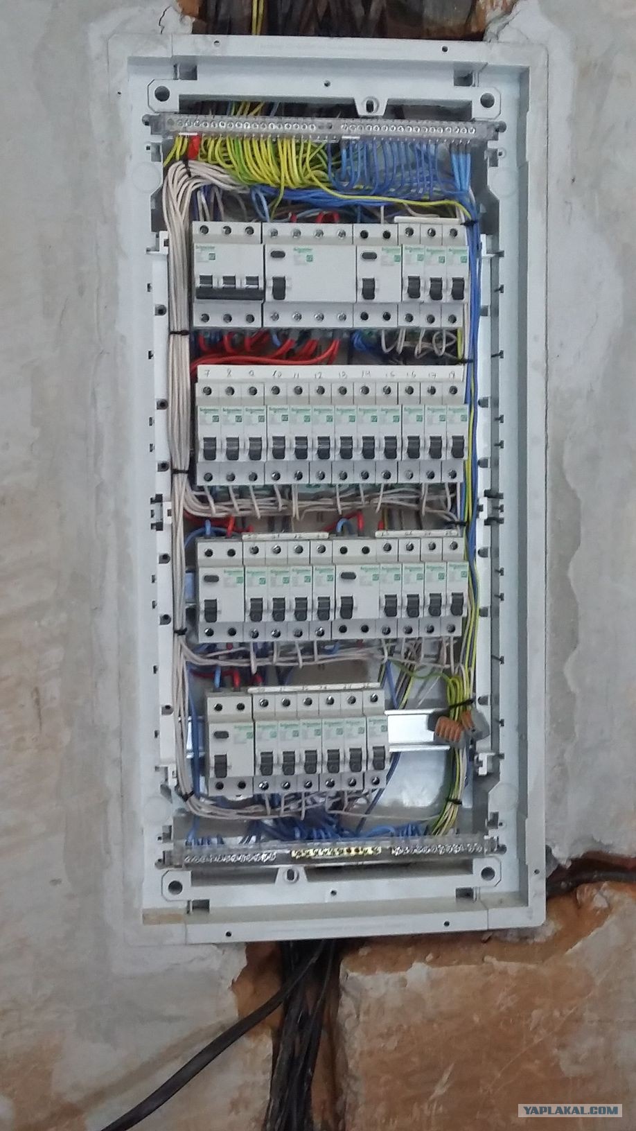 готовый щит для квартиры. расключить электрический щит. рщ распределительный щит 0,4. щит авв ат 32. готовый щиток.