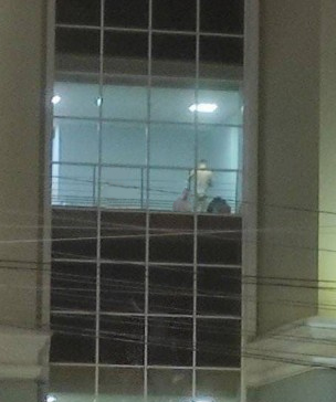 Двое голых мужчин в окнах правительства Удмуртии