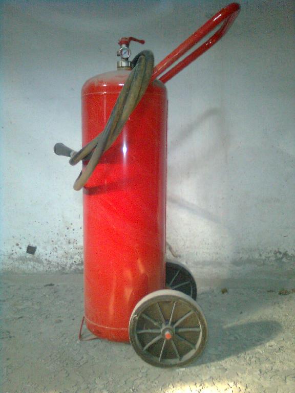 Авто-огнетушитель против костра.