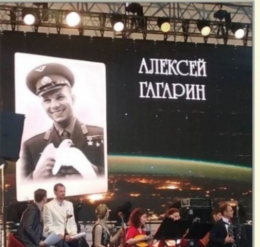 Дочь великого космонавта Юрия Гагарина теперь будет получать отчисления с мерча, где упоминается её отец