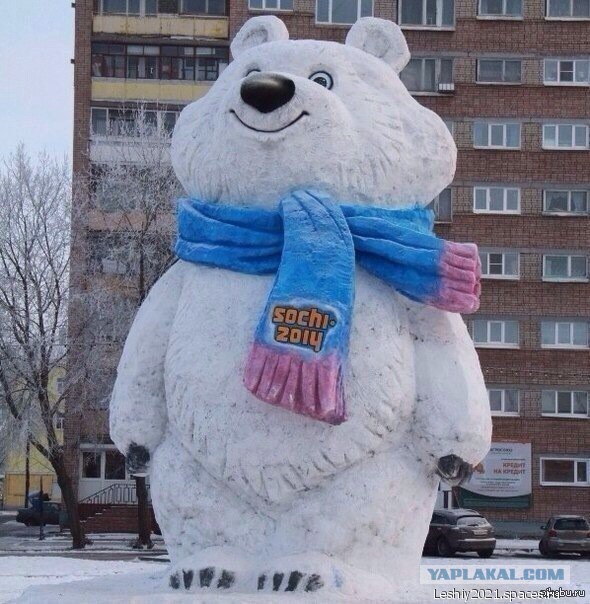 Девушку на наших глазах запихали в кузов!