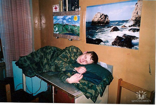 Russian Army - солдаты могут спать везде!
