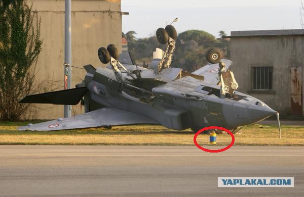 Перевернулся самолёт