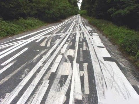 В Рязанской области нанесли разметку на грязь и лужи