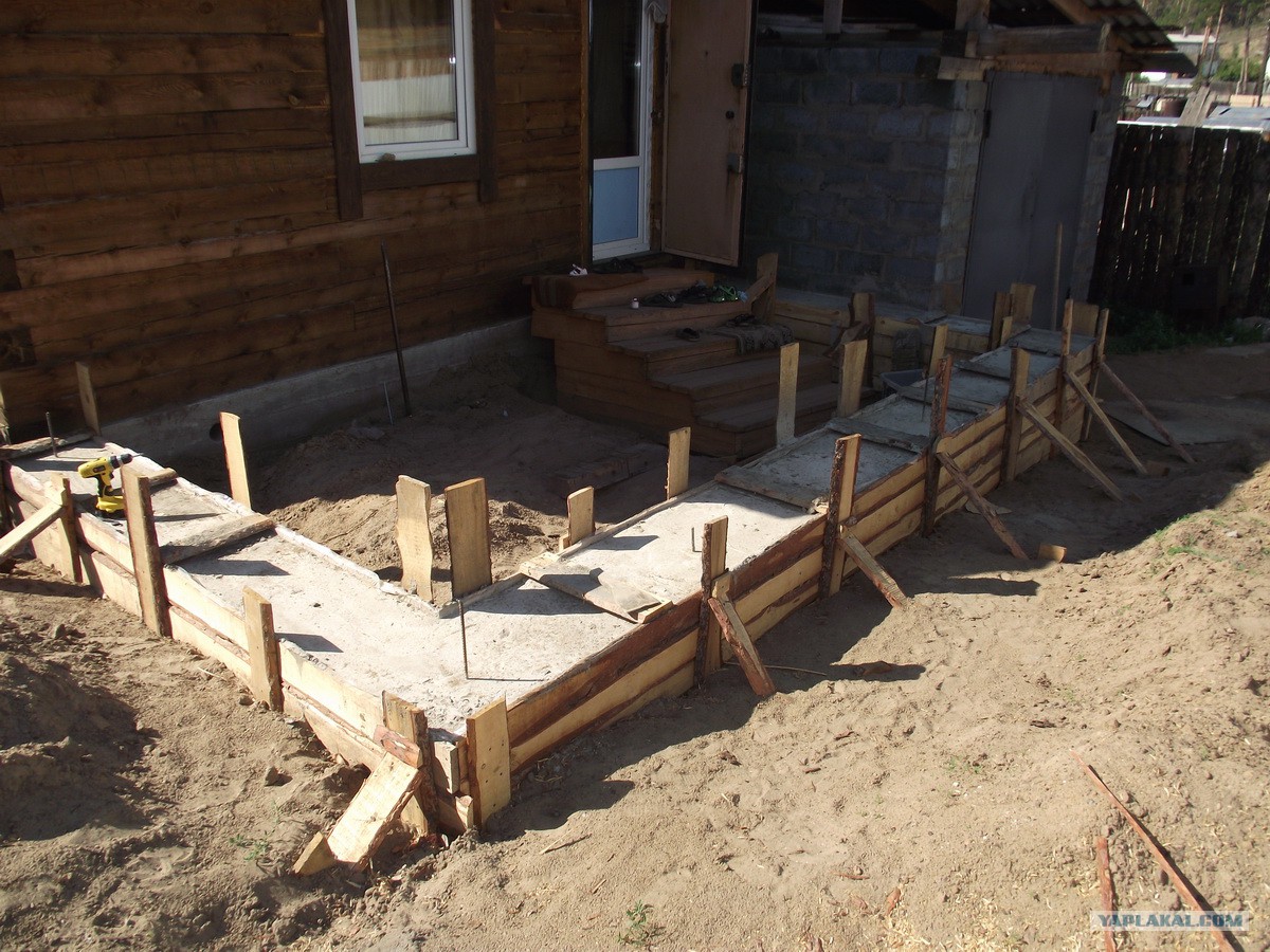 Какие фундаменты под пристройками. Фундамент для пристройки к дому. Фундамент для пристройки к дому. Фундамент для пристроя. Какие фундаменты под пристройками.