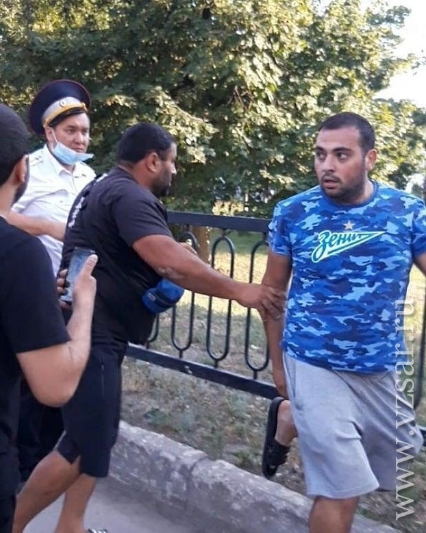 В Саратове трое граждан избили офицера полиции при оформлении ДТП