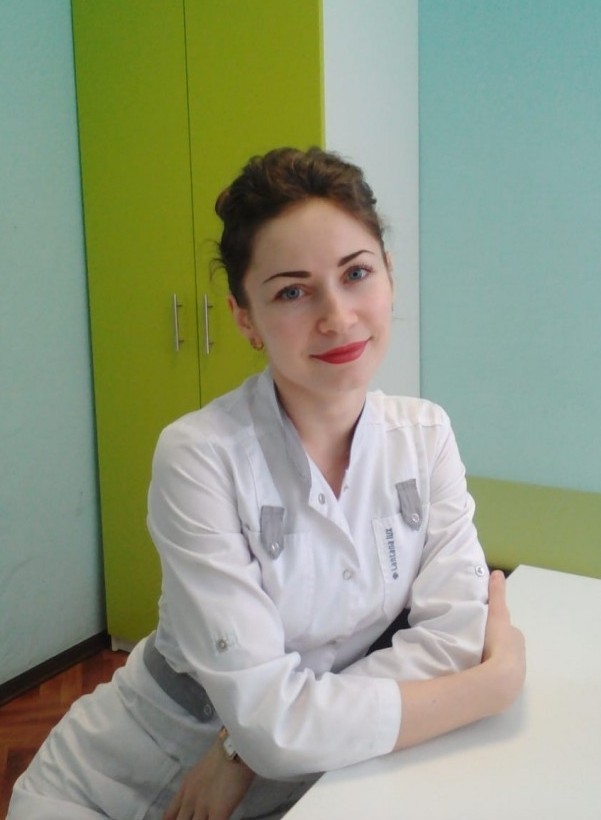 Девушки в белых халатах