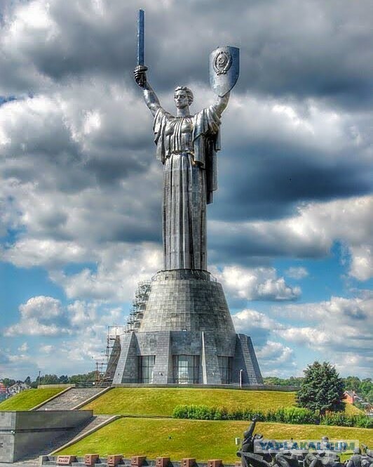 Подоспели мемы на "Крик украинской матери"