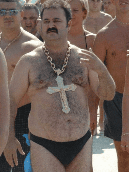 Цыганские бароны: кто они и откуда берут деньги на огромные особняки с крутыми тачками?