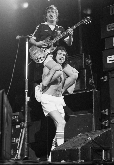Музыка и музыканты: AC/DC – «Powerage»