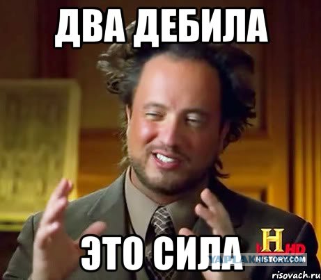 Муж и жена разговаривают на балконе.