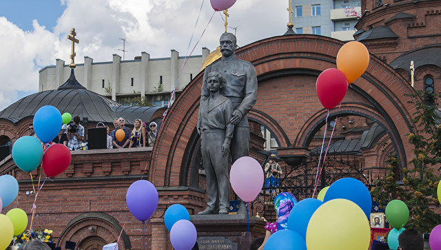 Новосибирец попытался топором разбить памятник Николаю II