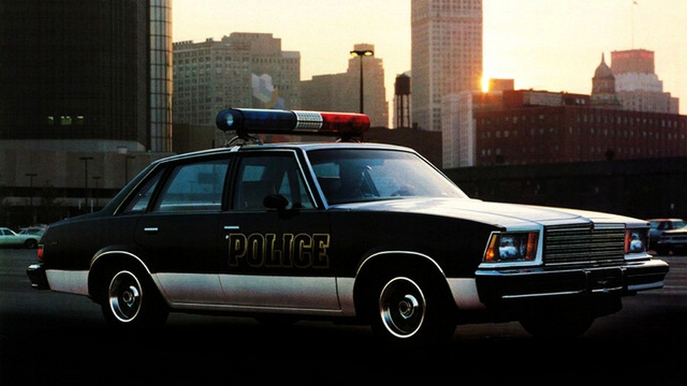 Полицейский автомобиль сша 1990. Смотреть фото Полицейский автомобиль сша 1990. Смотреть картинку Полицейский автомобиль сша 1990. Картинка про Полицейский автомобиль сша 1990. Фото Полицейский автомобиль сша 1990