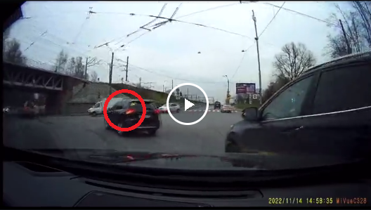 "Здесь всегда ездим налево!"