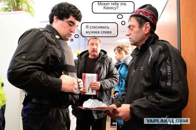 Фотожаба: Приставы и страховщики.