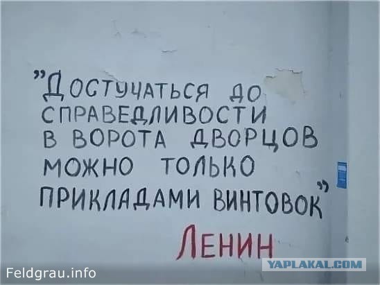 В элитном подмосковном посёлке Вешки ФСБ проводит масштабную спецоперацию - местный житель отстреливается из дома