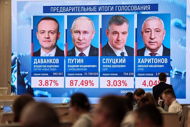 В Калуге сын мигрантов избил одноклассника прямо в школе. Но директор потребовал, чтобы мальчики просто взаимно извинились друг перед другом