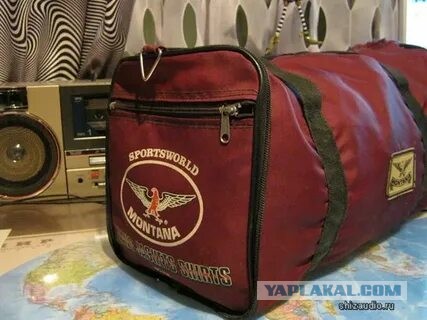 В Москве женщина патриот отчитала подростка в ТЦ за то, что он был одет в худи цветов американского флага.