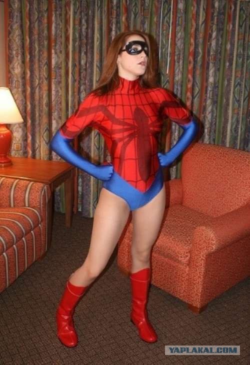 Девушки в костюме человека-паука