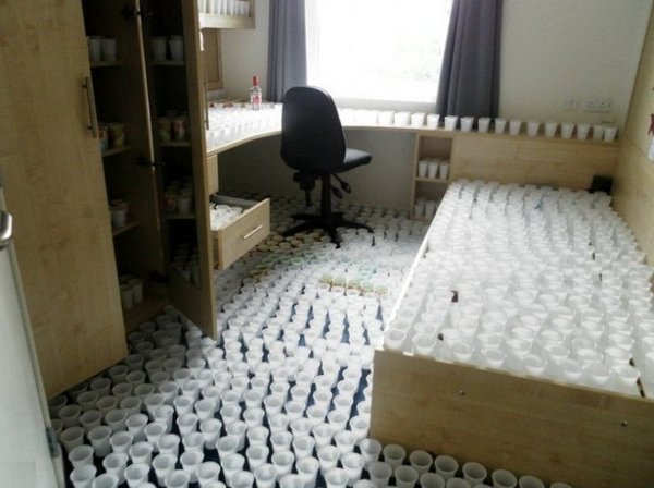 Не забывай закрывать дверь в общаге