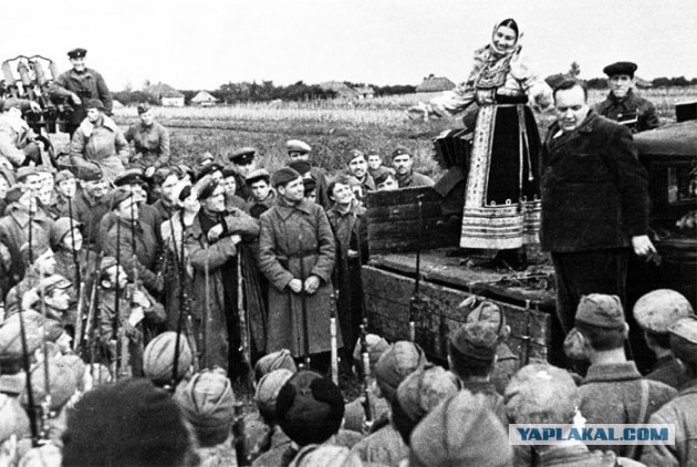 Танцующим у мемориала «Малая земля» дали
