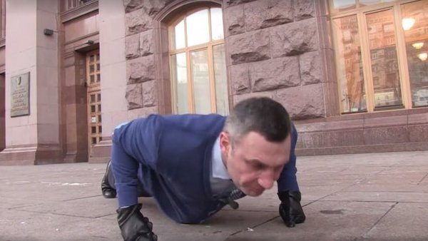 Кличко"рекламирует"натяжные потолки в Чебоксарах