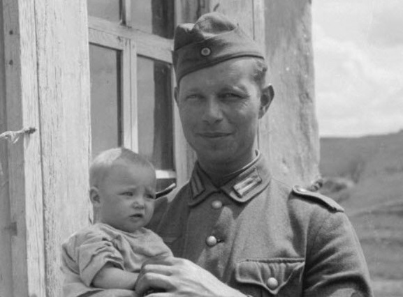 Что-то в глаза попало едкое