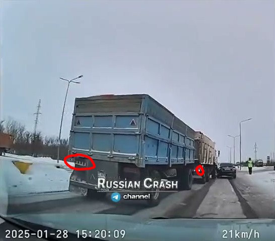ГАИшник такой машет, стой проверю тебя...