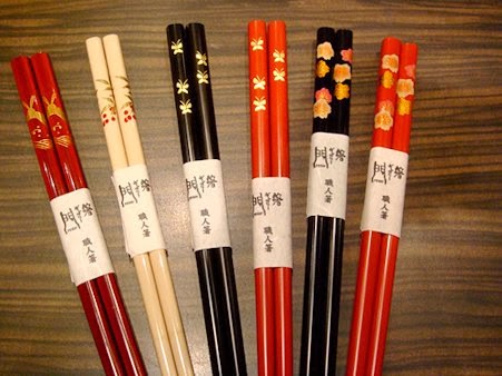 Почему в Китае и Японии до сих пор принято пользоваться палочками, а не ложками и вилками
