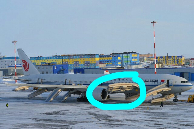 Видео буксировки Boeing 777-300ER а/к Air China в Анадыре. Пассажиры в шоке немного